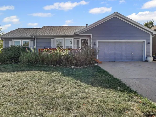 1017 E Pumpkin Ridge St, Gardner, KS 66030