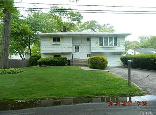 25 Pitcher St, West Babylon, NY 11704