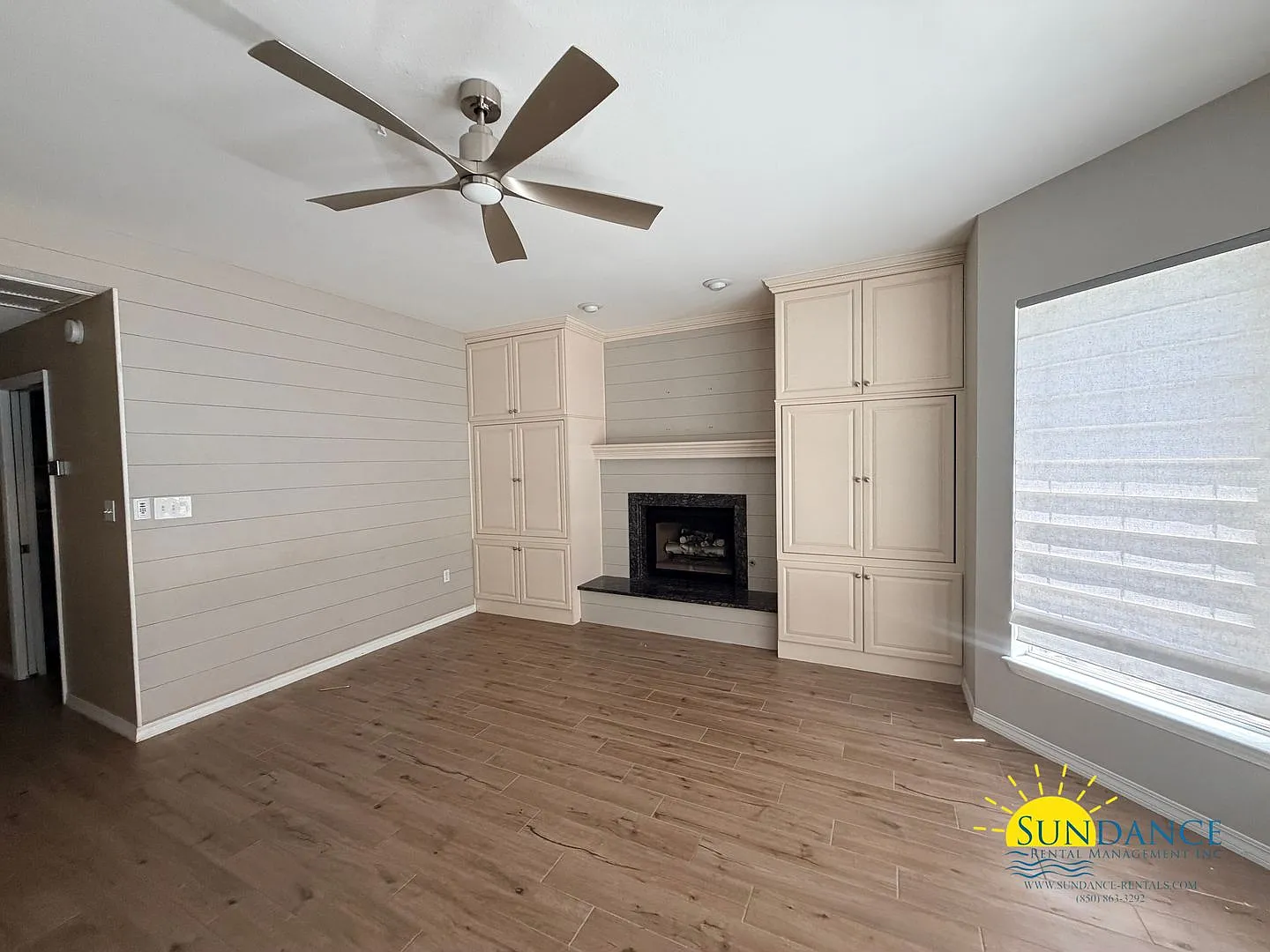 Elegant Bluewater Bay 4 Bedroom Home with Pool, Hot Tub & Scenic Golf Views! — Photo 3