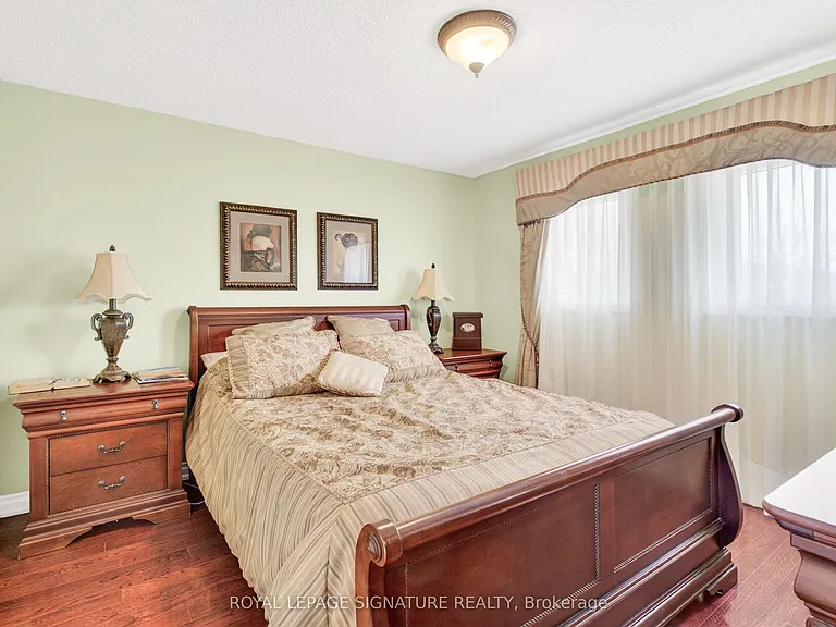 566 Huntington Ridge Dr — Photo 19