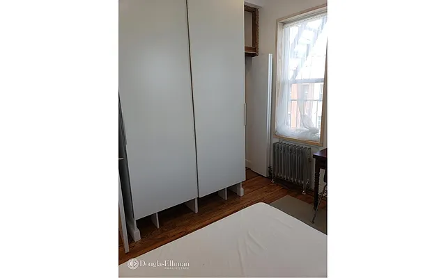 Rented by Douglas Elliman | media 23