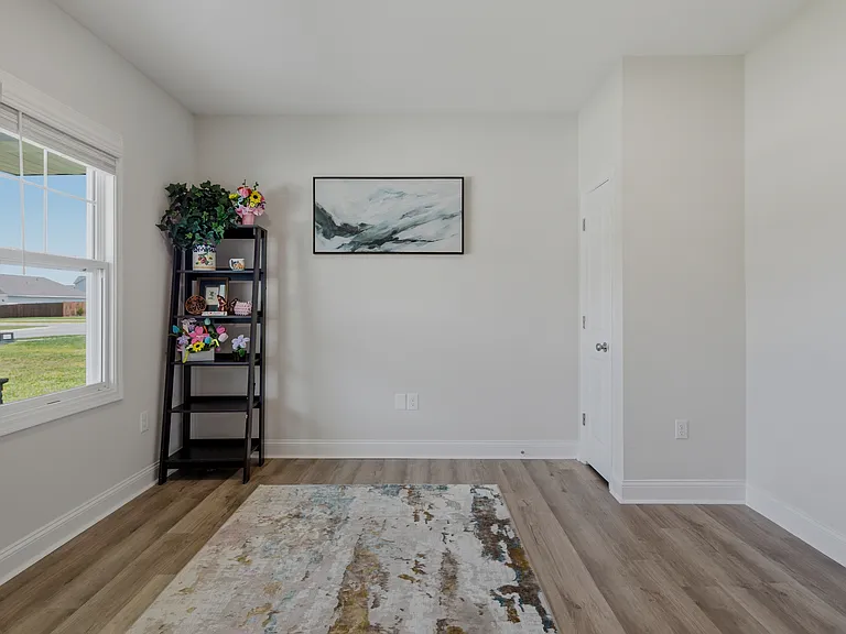 291 Burnside Dr — Photo 6