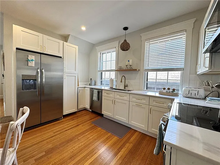 19 Walnut St — Photo 2