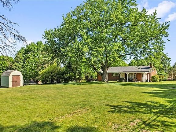 2nd image of 2436 Victoria Dr