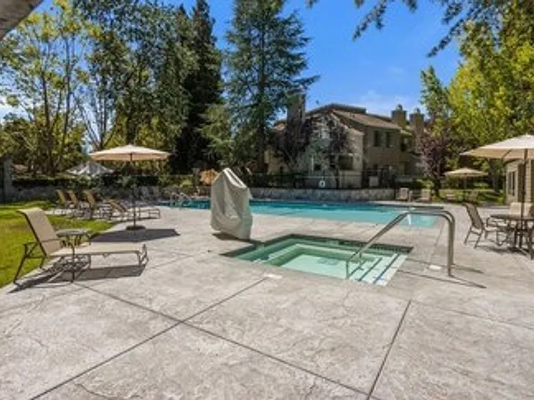 330 S Overlook Dr — Photo 29
