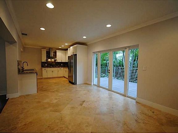 5th image of 425 Perugia Ave
