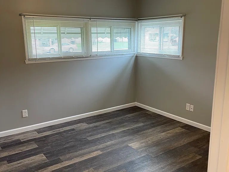 2457 Bainbridge Ave — Photo 8