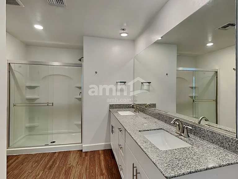 678 W Laredo Ave — Photo 9
