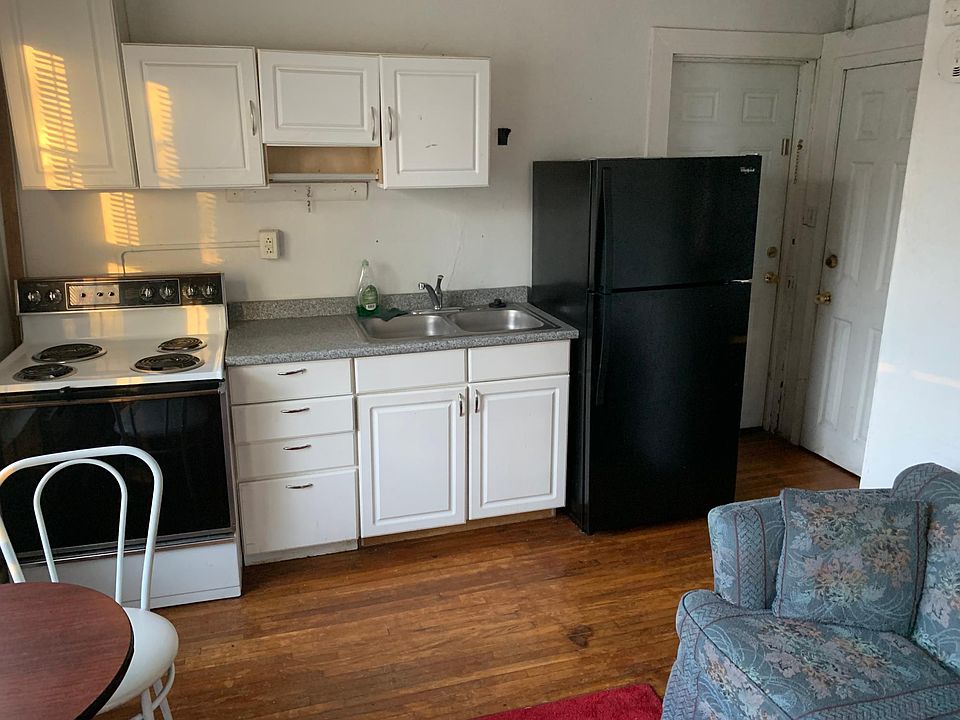 2nd image of 1408 University Ave APT 4