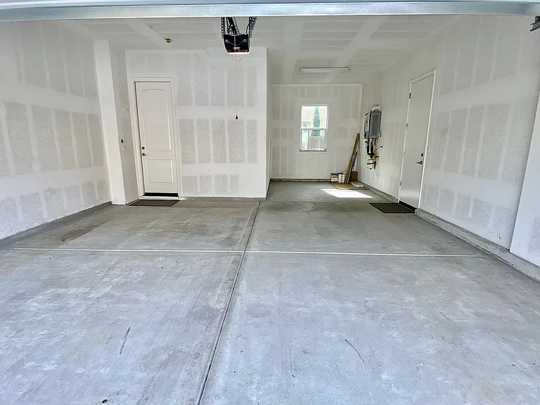 4138 Hydo Lake Way — Photo 22