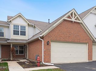 30W098 Fairfax Ct, Warrenville, IL 60555