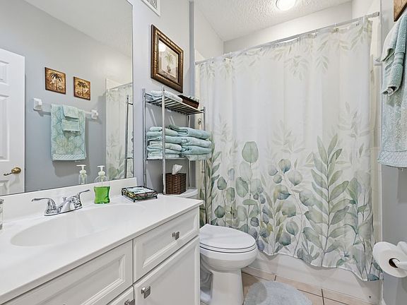 4th image of 135 Calle El Jardin St #101