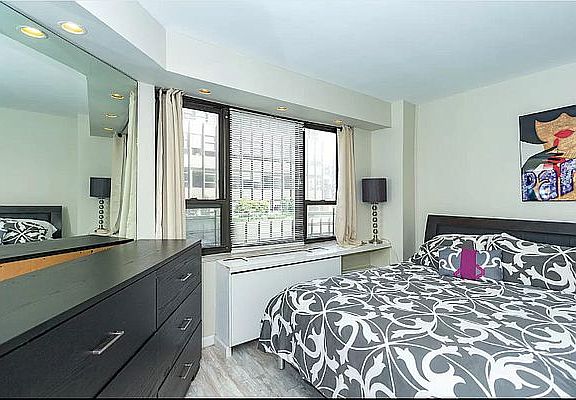 2nd image of 210 E 47th St #12EE
