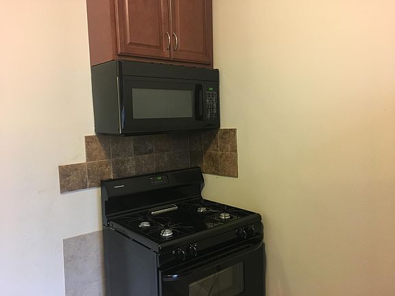 2nd image of 3 Gardner Ave #2
