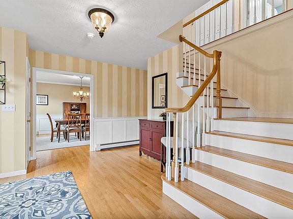 3rd image of 23 Howe St