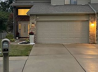 2204 Pond Mill Ct, Springfield, IL 62704