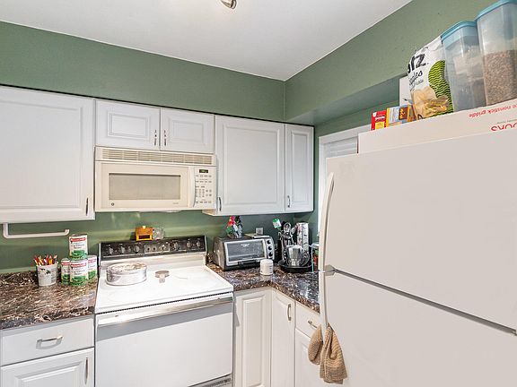 3rd image of 203 Scottsdale Sq #203