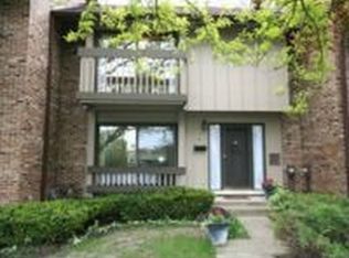 18 Kyle Ct, Willowbrook, IL 60527
