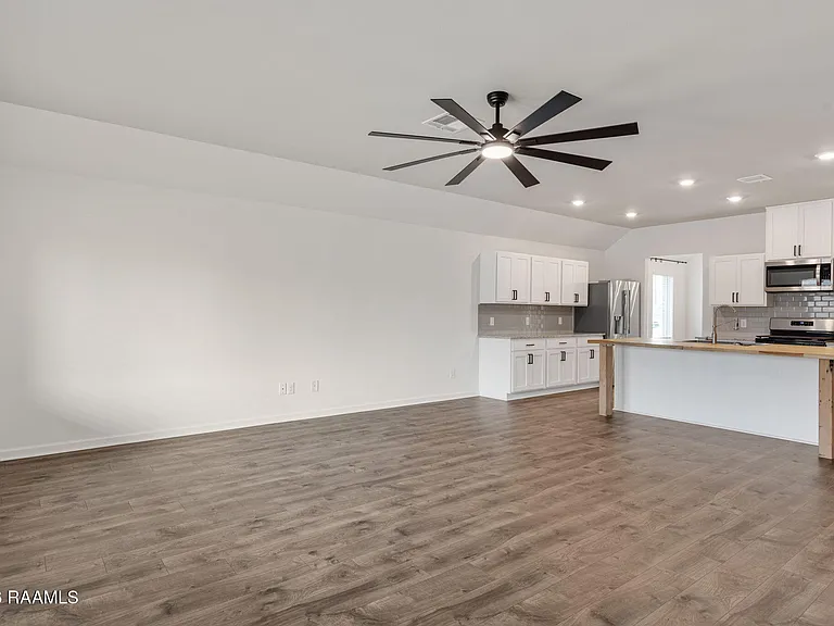 619 Griffiths Ct — Photo 11