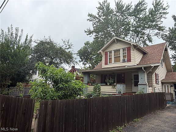 3rd image of 117 Colonial Blvd NE