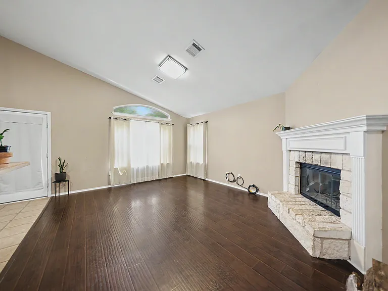 4502 Golden Gate Dr — Photo 8