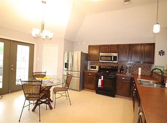 4th image of 600 Babbling Brook Dr