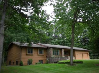 12789 Pineridge Dr, Charlevoix, MI 49720
