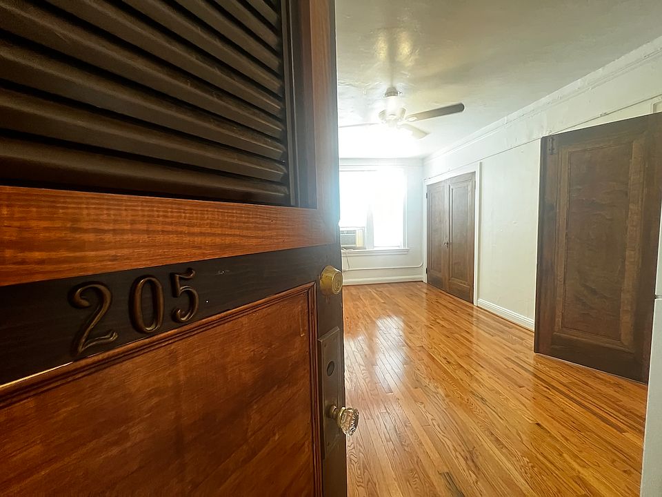 Apartments typically have hardwood flooring and ceiling fans.