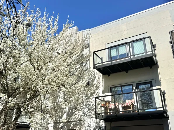 B Flats, 252 4th St APT 104, Bremerton, WA 98337