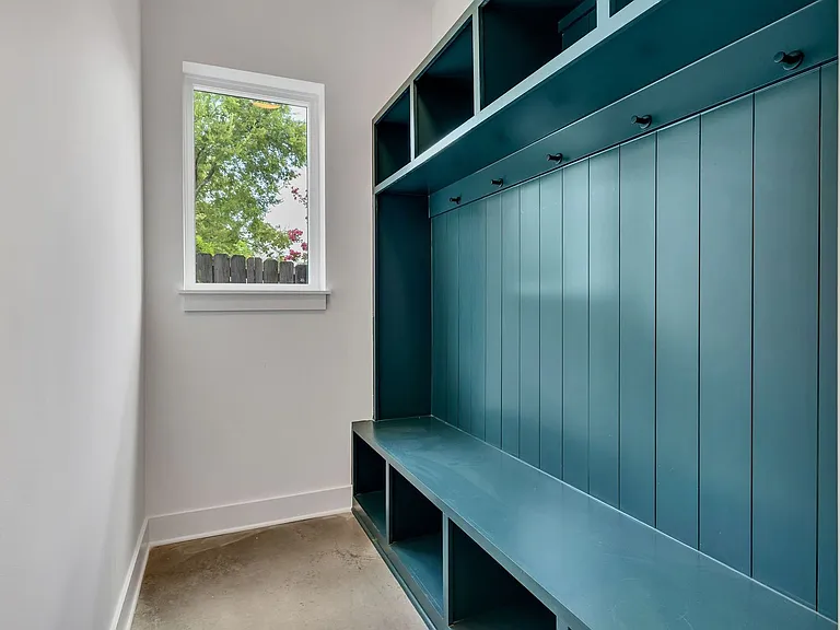 5917 Robertson Ave — Photo 4