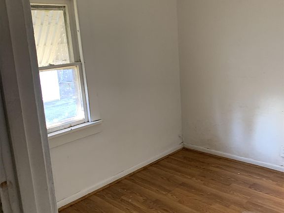 4th image of 1007 W Macqueen Ave
