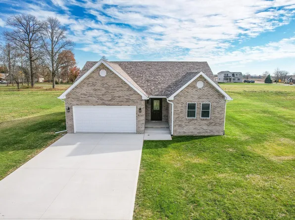 707 Maple St, Sweetser, IN 46987