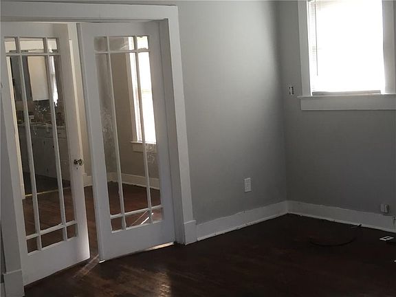 5th image of 442 W Suffolk Ave