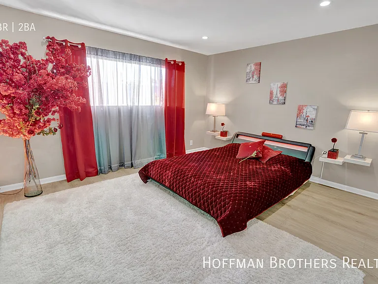 121 N Croft Ave #308 — Photo 14