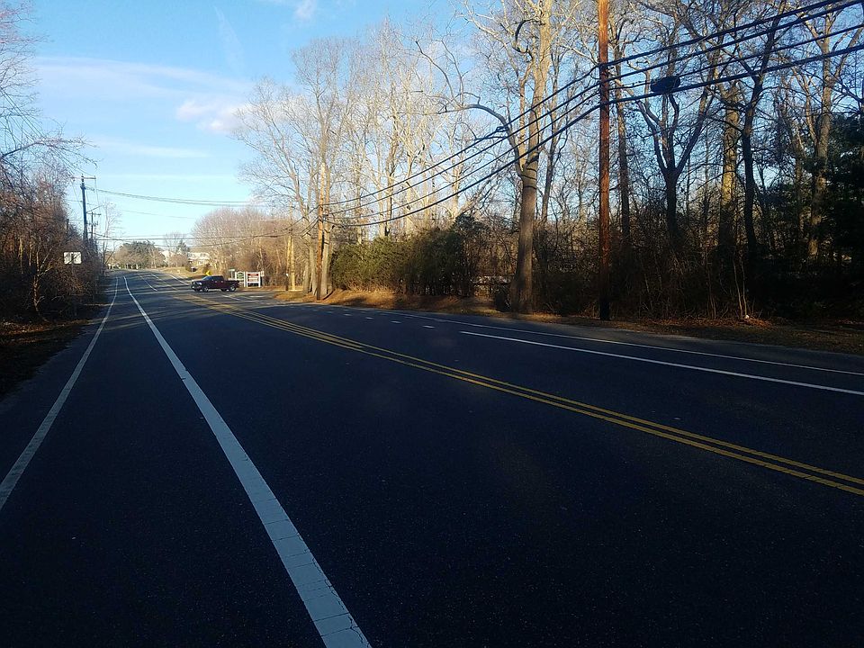 2nd image of 183 Mount Sinai Coram Rd