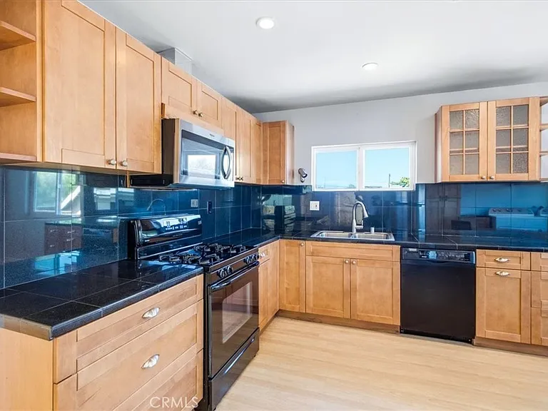 1108 Palm Ln — Photo 5