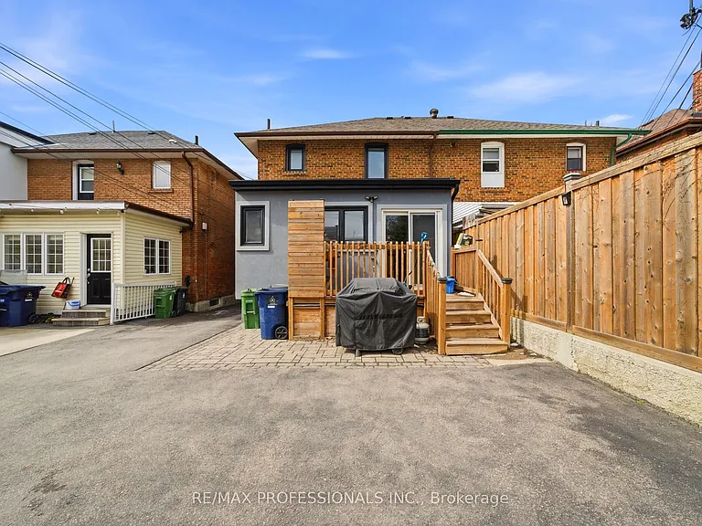 1993 Dufferin St — Photo 13