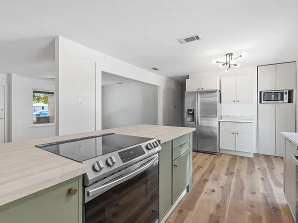 1307 Aspen St, Lockhart, TX 78644