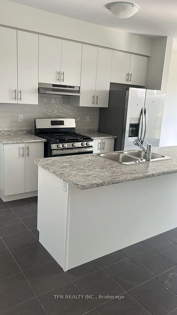 5 bed, $3,300 — Photo 4