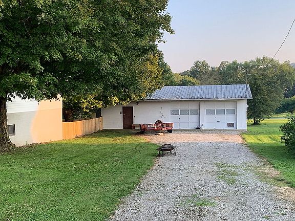 Lower garage - shop - w/pit