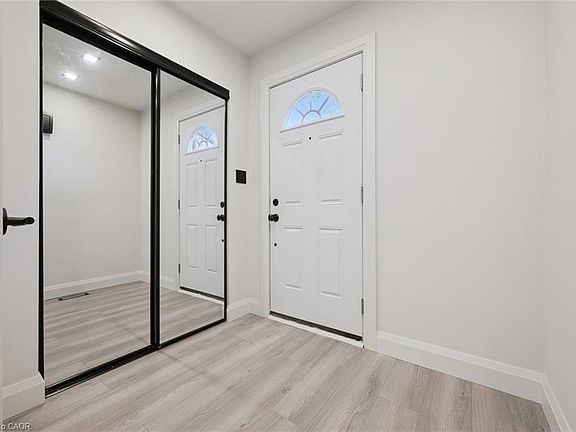 3rd image of 5475 Lakeshore Rd #107