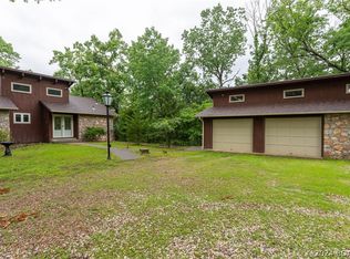 27 Holly Ln, Sunrise Beach, MO 65079