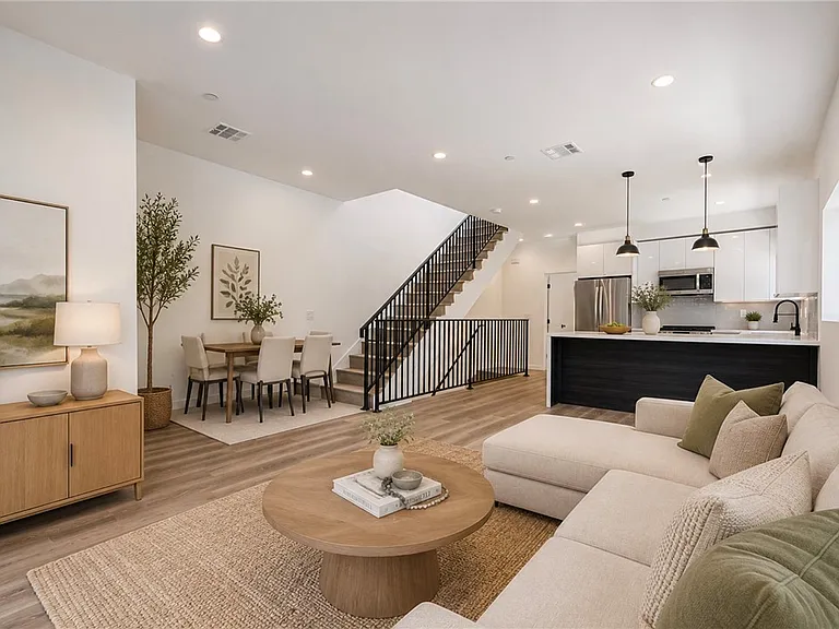 5235 Satsuma Ave — Photo 5