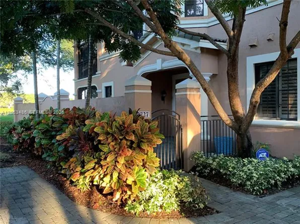 2727 Center Court Dr #117, Fort Lauderdale, FL 33332