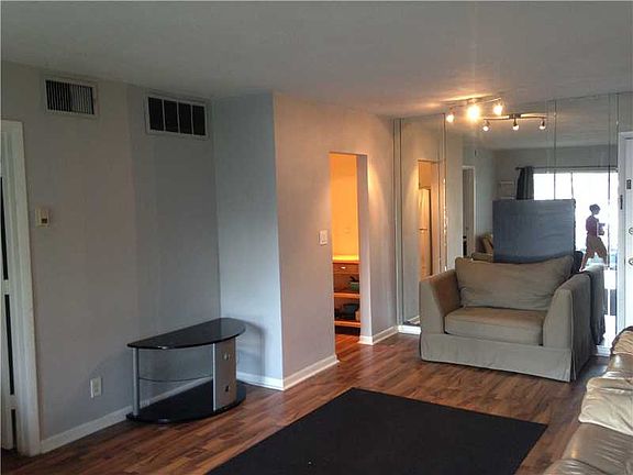3rd image of 3000 NE 16th Ave APT 111