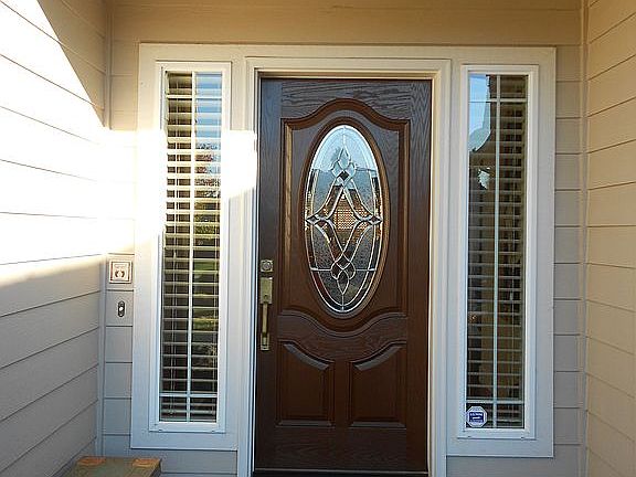 COVERED FRONT PORCH