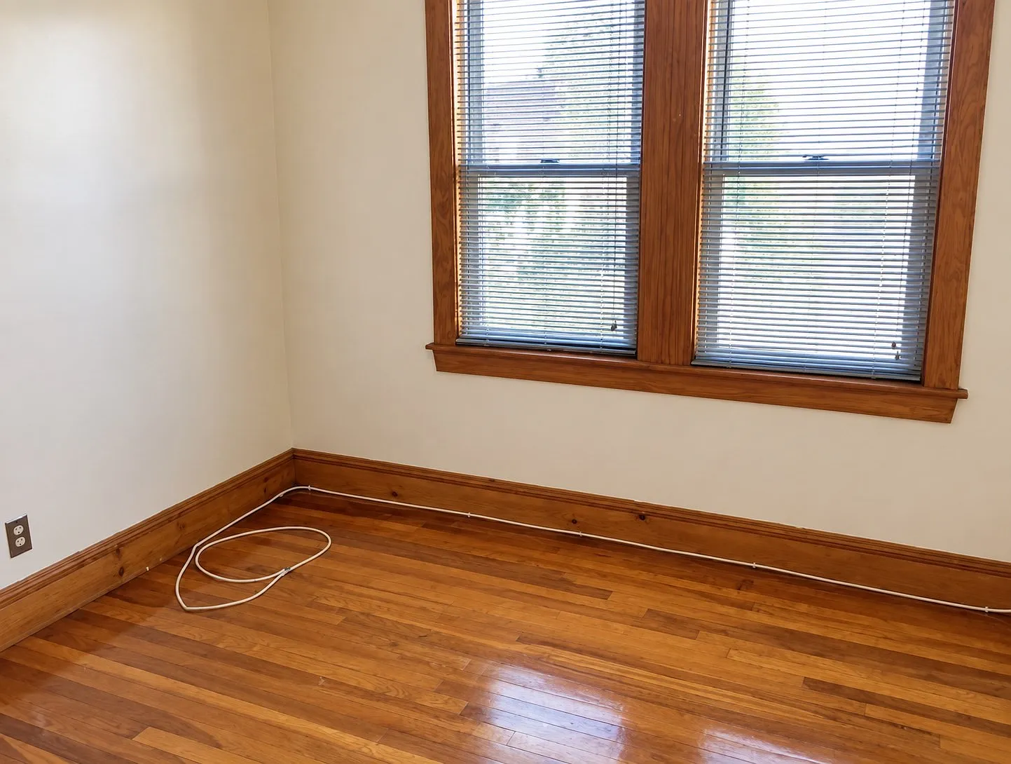 3 bed, 1.0 bath, 900 sqft, $2,200 — Photo 4