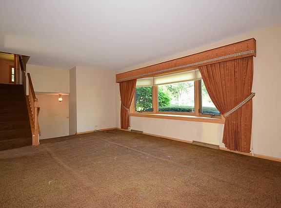 3rd image of 499 S Oak Glen Dr