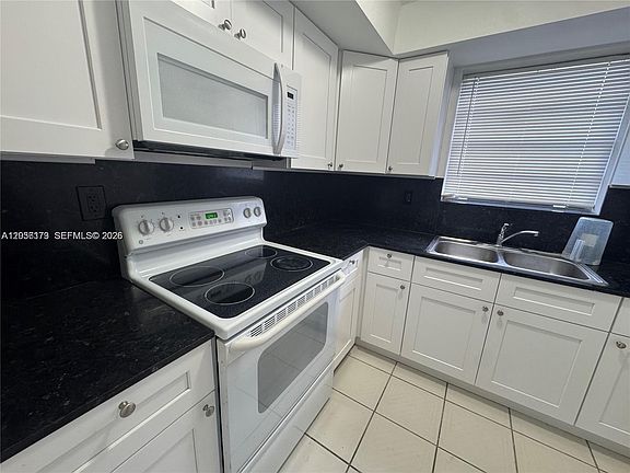 2nd image of 1370 NE 119th St APT 6