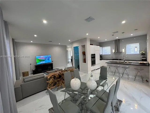 8253 NW 47th Ln — Photo 3